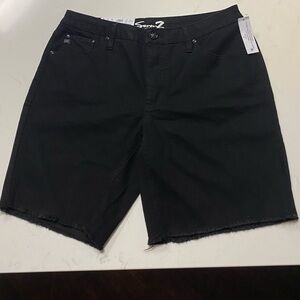 Seven7 Women's Mid Rise Relaxed Fit Fray Hem Black Bermuda Short Size 10